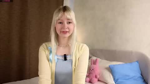 Snapshot of peek_in_my_window chatting on 09-17-25, 01:51 tony online show from 09-17-25, 01:51