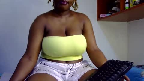 Snapshot of peekyshams chatting on 09-19-25, 06:04 peekyshams online show from 09-19-25, 06:04