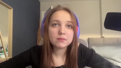 Snapshot of peepapa chatting on 06-15-26, 03:14 Luna Vale online show from 06-15-26, 03:14