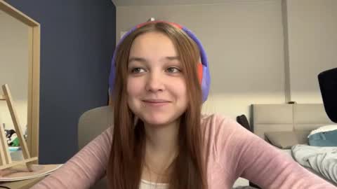 Snapshot of peepapa chatting on 06-19-26, 02:43 Luna Vale online show from 06-19-26, 02:43