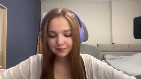 Snapshot of peepapa chatting on 06-23-26, 03:10 Luna Vale online show from 06-23-26, 03:10