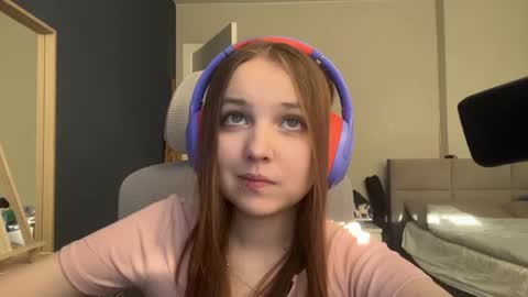 Snapshot of peepapa chatting on 06-30-26, 03:46 Luna Vale online show from 06-30-26, 03:46