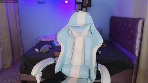 Snapshot of peggy_funn chatting on 01-13-25, 02:28 peggy-funn online show from 01-13-25, 02:28