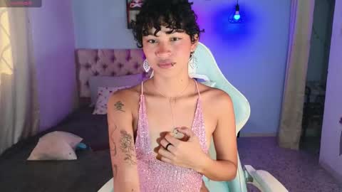 Snapshot of peggy_funn chatting on 02-25-25, 06:53 peggy-funn online show from 02-25-25, 06:53