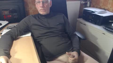 Pemue65 online show from 11-18-25, 08:08