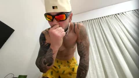 Snapshot of penebunny chatting on 12-15-25, 04:39 penebunny online show from 12-15-25, 04:39