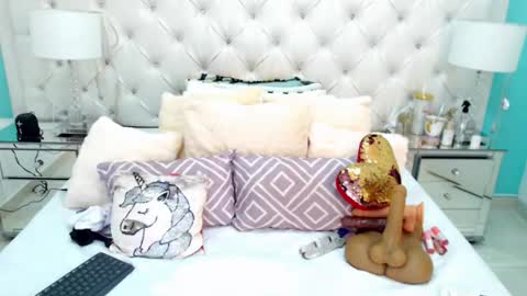 Penelope Laurent online show from 12-05-25, 12:47