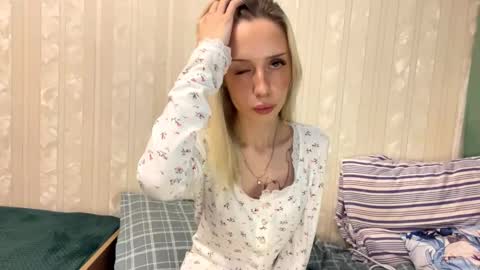 Snapshot of pennyczubakowski chatting on 10-22-25, 02:06 Margot online show from 10-22-25, 02:06