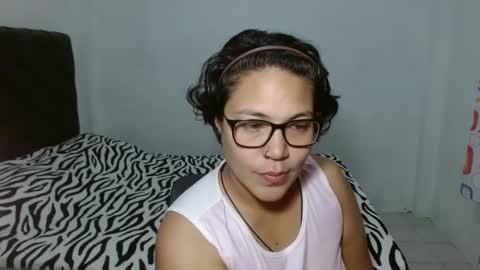 Snapshot of pepitt45 chatting on 01-12-25, 01:27 Megan online show from 01-12-25, 01:27