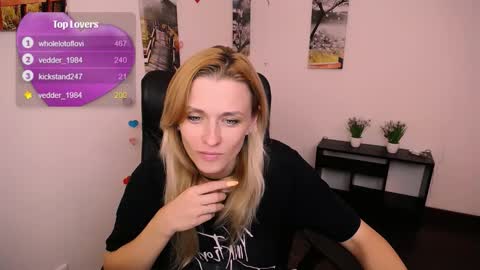 Mia online show from 09-30-25, 07:13