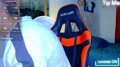 Snapshot of perfec_king00 chatting on 10-28-25, 10:01 Jacob online show from 10-28-25, 10:01