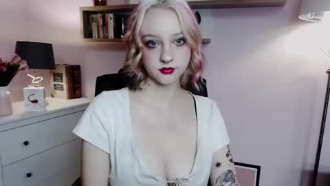 Snapshot of perfect_madeline chatting on 12-19-24, 04:13 Madeline online show from 12-19-24, 04:13