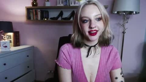 Snapshot of perfect_madeline chatting on 12-23-24, 07:20 Madeline online show from 12-23-24, 07:20