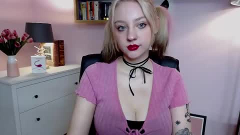 Snapshot of perfect_madeline chatting on 12-28-24, 07:44 Madeline online show from 12-28-24, 07:44