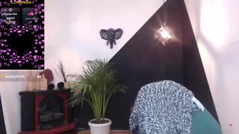 Snapshot of perla_campbell chatting on 02-13-25, 11:58 online show from 02-13-25, 11:58