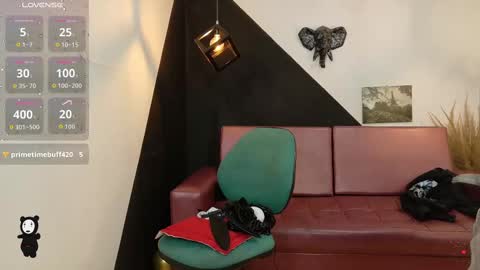 Snapshot of perla_campbell chatting on 10-06-25, 07:00 online show from 10-06-25, 07:00