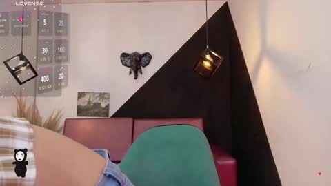 Snapshot of perla_campbell chatting on 10-17-25, 07:49 online show from 10-17-25, 07:49