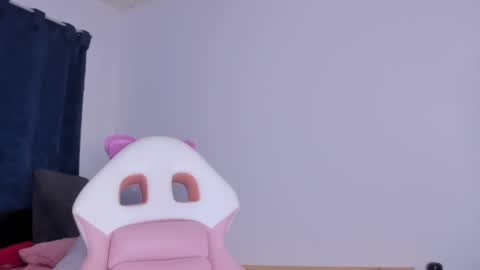 Snapshot of perlaa7 chatting on 12-27-24, 02:25 Perla online show from 12-27-24, 02:25