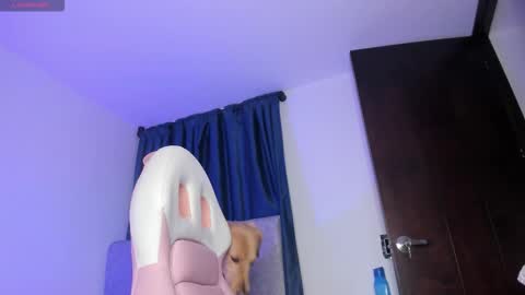 Snapshot of perlaa7 chatting on 10-28-25, 01:20 Perla online show from 10-28-25, 01:20