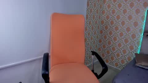 Isabella   online show from 12-18-24, 01:15