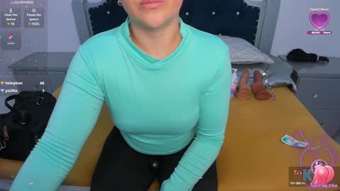 Snapshot of pervert_pantyhose chatting on 12-23-24, 10:42 Kimberly online show from 12-23-24, 10:42