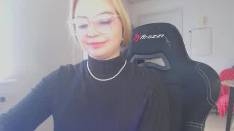 Snapshot of petalkiss chatting on 09-18-25, 01:35 petalkiss online show from 09-18-25, 01:35