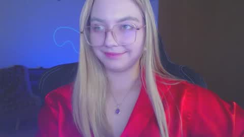 Snapshot of petalkiss chatting on 10-11-25, 04:16 petalkiss online show from 10-11-25, 04:16