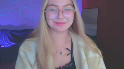 Snapshot of petalkiss chatting on 10-20-25, 06:30 petalkiss online show from 10-20-25, 06:30