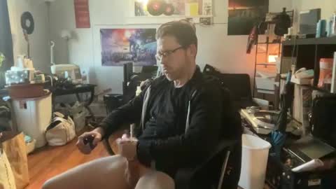 Snapshot of petehaze484617 chatting on 12-19-24, 06:12 Pete Haze online show from 12-19-24, 06:12