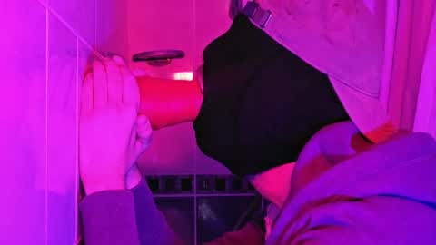 Snapshot of peterh1108 chatting on 11-17-25, 02:23 peterh1108 online show from 11-17-25, 02:23