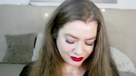 Snapshot of petersemily chatting on 12-12-24, 04:21 Peters Emily online show from 12-12-24, 04:21