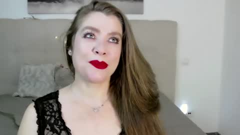 Snapshot of petersemily chatting on 01-12-25, 06:05 Peters Emily online show from 01-12-25, 06:05