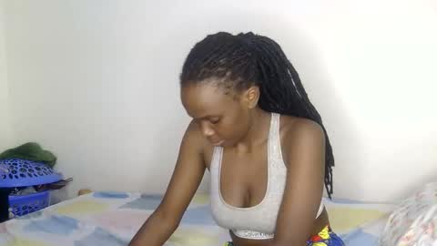 Snapshot of petite_desiree chatting on 05-01-26, 09:41 Desiree online show from 05-01-26, 09:41