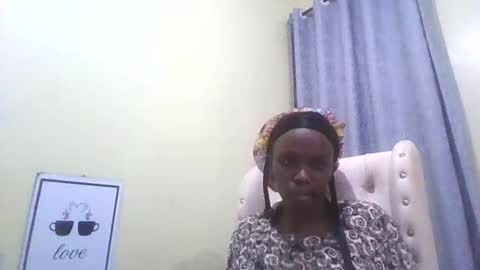 Snapshot of petite_desiree chatting on 05-16-26, 05:23 Desiree online show from 05-16-26, 05:23