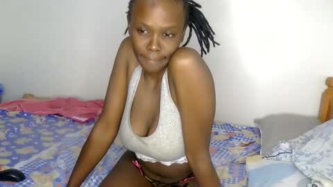 Snapshot of petite_desiree chatting on 05-30-26, 10:40 Desiree online show from 05-30-26, 10:40