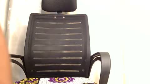 Snapshot of petite_freakette chatting on 02-26-26, 05:56 Moon online show from 02-26-26, 05:56