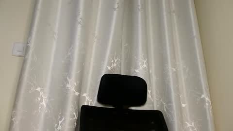 Snapshot of petite_freakette chatting on 02-27-26, 12:05 Moon online show from 02-27-26, 12:05