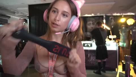 Snapshot of petite_fuck chatting on 02-01-25, 03:41 Sasha online show from 02-01-25, 03:41