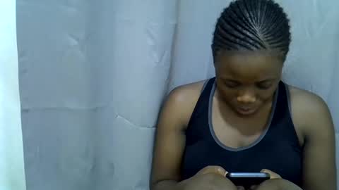 petite_melan online show from 09-09-25, 12:37
