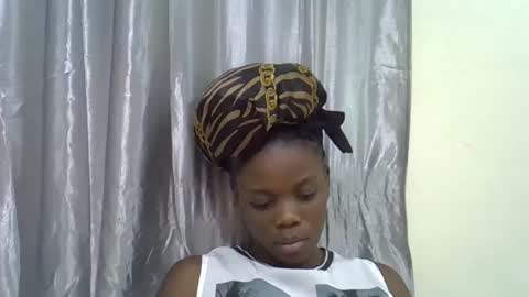 petite_melan online show from 10-21-25, 07:36
