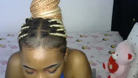 Snapshot of petite_princes chatting on 12-04-24, 10:24 petite_princes online show from 12-04-24, 10:24