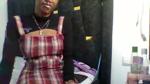 Snapshot of petite_princes chatting on 12-09-24, 06:25 petite_princes online show from 12-09-24, 06:25