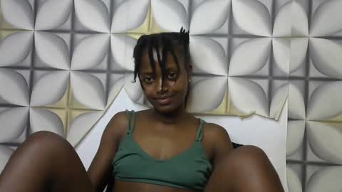 petite_star2 online show from 10-20-25, 08:53