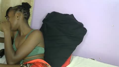 petite_star2 online show from 11-10-25, 10:36