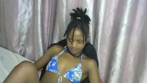 petite_star2 online show from 11-28-25, 11:13