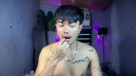 Snapshot of petiteasianx chatting on 12-02-25, 06:19 Vrin online show from 12-02-25, 06:19