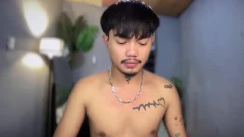 Snapshot of petiteasianx chatting on 12-05-25, 02:58 Vrin online show from 12-05-25, 02:58