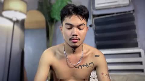 Snapshot of petiteasianx chatting on 12-16-25, 11:26 Vrin online show from 12-16-25, 11:26