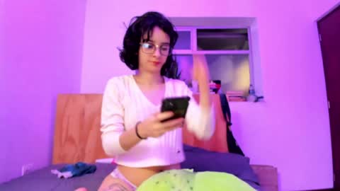 Lunna online show from 01-01-25, 02:51