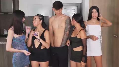 Snapshot of petites_perles chatting on 03-11-25, 08:42 Sara Emma and Nahomy online show from 03-11-25, 08:42